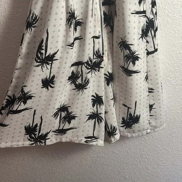 Do + Be White and Black Palm Tree Romper - Picture 6 of 6